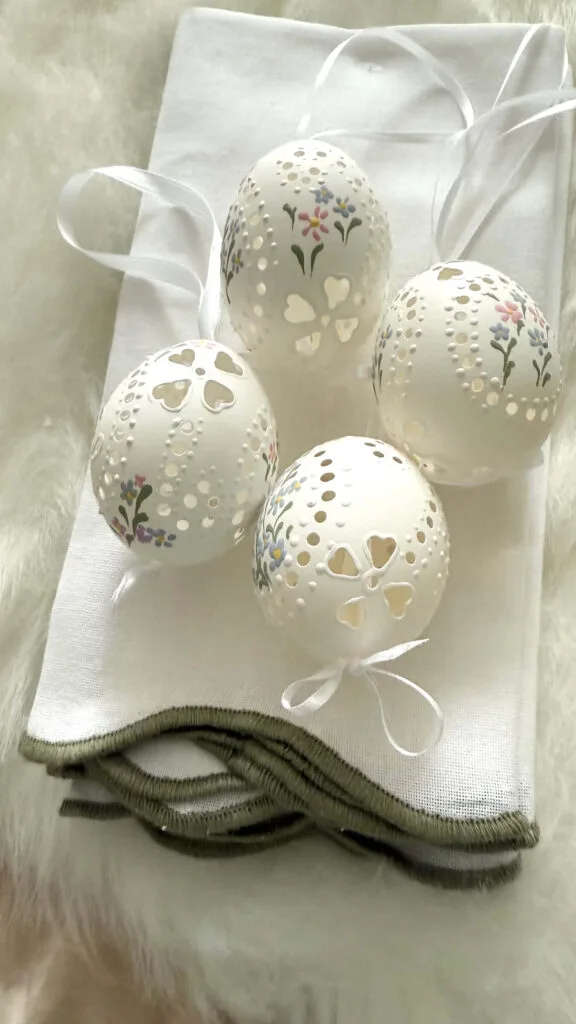 carving of egg shells