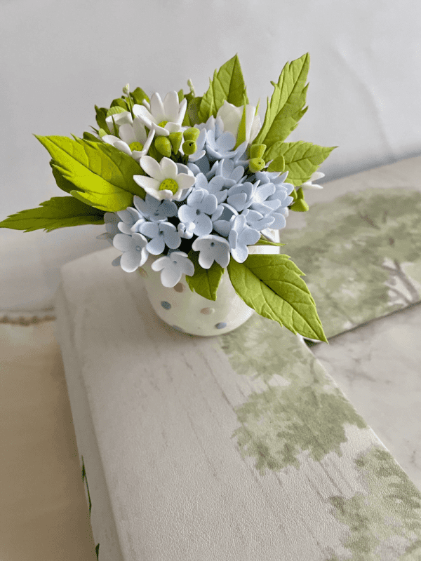 polka dots mini vase with flowers